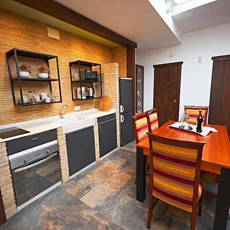 Infantes 28 * روندا