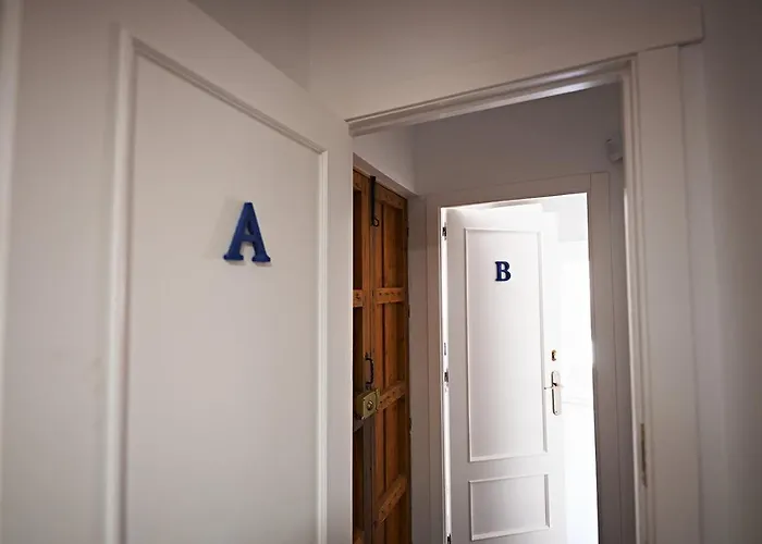 Апартаменты Infantes 28 *